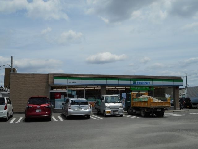 近くのファミリーマート香芝良福寺店様まで1,200m(徒歩15分)