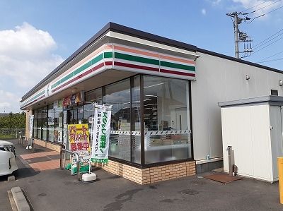 近くのコンビニまで87m（徒歩2分）