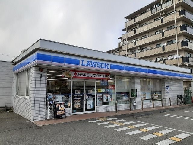 近くのコンビニまで450m（徒歩6分）