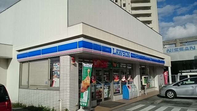 近くのローソン南風原兼城店まで650m(徒歩9分)