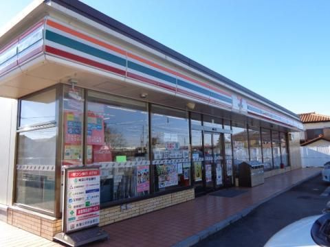 近くのコンビニまで520m（徒歩7分）