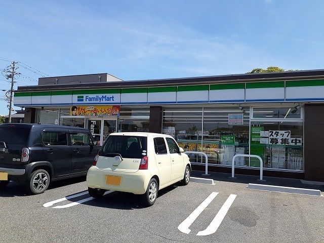 近くのコンビニまで679m（徒歩9分）