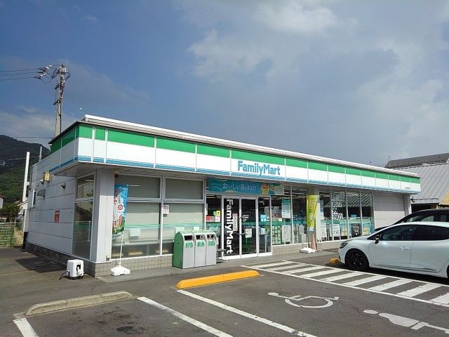 近くのコンビニまで650m（徒歩9分）