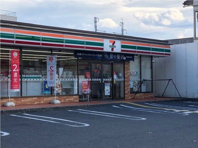 近くのコンビニまで900m（徒歩12分）