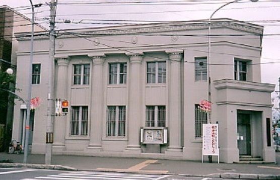 近くの銀行まで750m（徒歩10分）