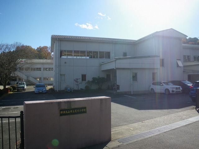近くの荒川小学校まで3,500m（徒歩44分）
