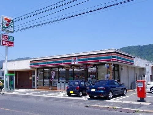 近くのコンビニまで350m（徒歩5分）