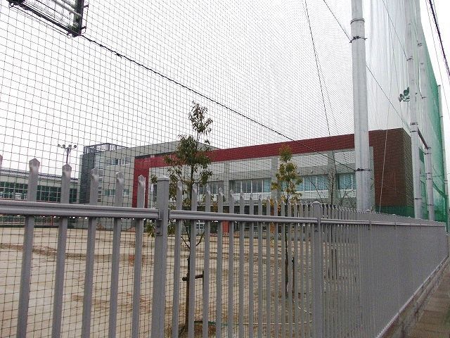 近くの国府小学校まで850m（徒歩11分）