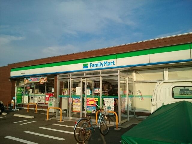 近くのファミリーマート槇尾店まで300m(徒歩4分)