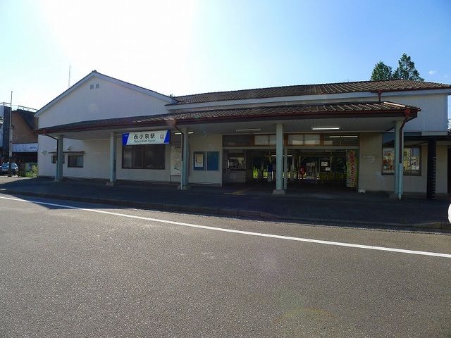 近くの西小泉駅まで2,800m（徒歩35分）