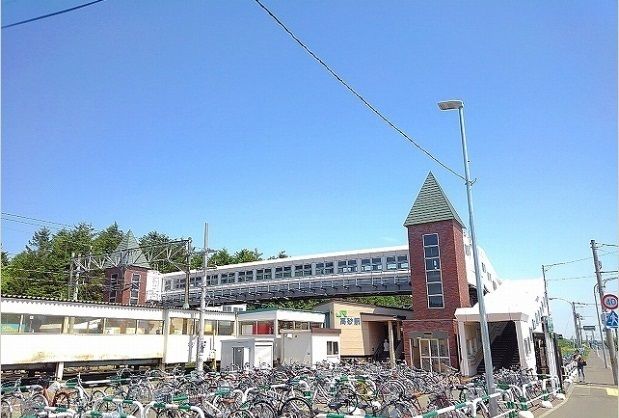 近くの高砂駅まで700m(徒歩9分)