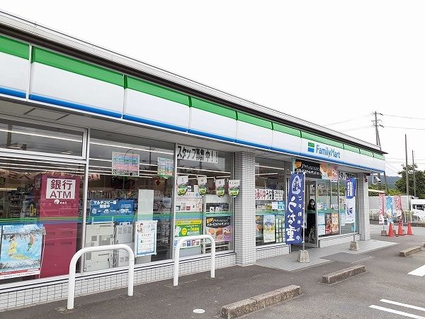 近くのファミリーマート国1関宿店まで1,300m(徒歩17分)