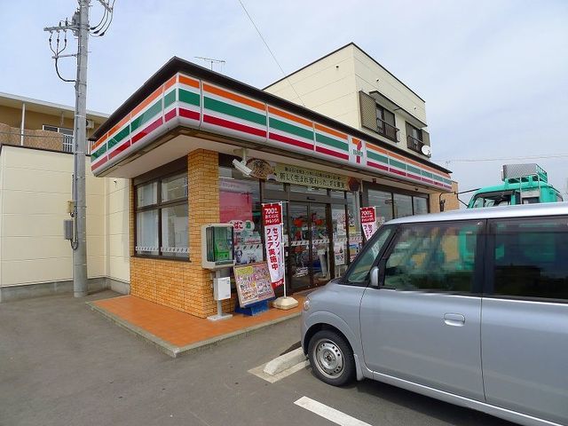 近くのコンビニまで800m（徒歩10分）