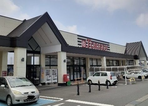 近くのとりせん平和町店まで700m（徒歩9分）