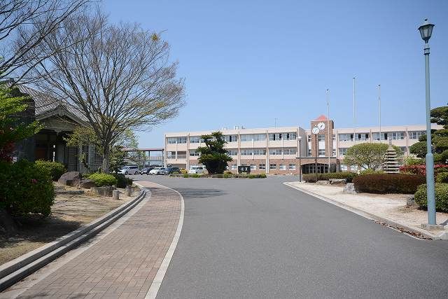 近くの高校・高専まで650m（徒歩9分）