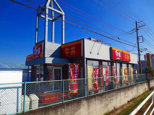 近くのすき家まで550m（徒歩7分）
