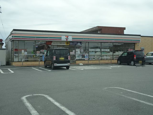 近くのセブンイレブン静波店まで500m(徒歩7分)