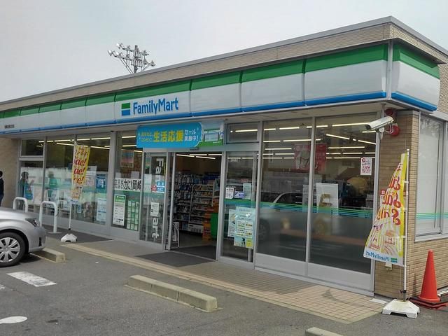近くのコンビニまで450m（徒歩6分）