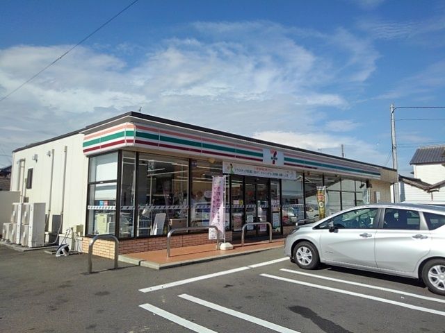 近くのセブンイレブン坂出久米町2丁目まで550m(徒歩7分)