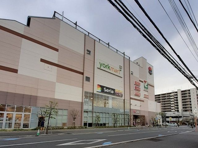 近くのヨークマート 日進店まで700m(徒歩9分)