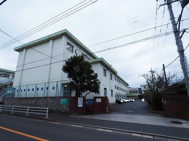 近くの菅生中学校まで1,100m(徒歩14分)