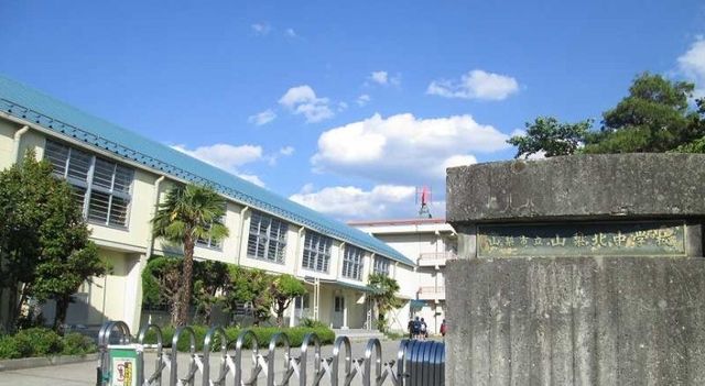 近くの山梨北中学校まで230m（徒歩3分）