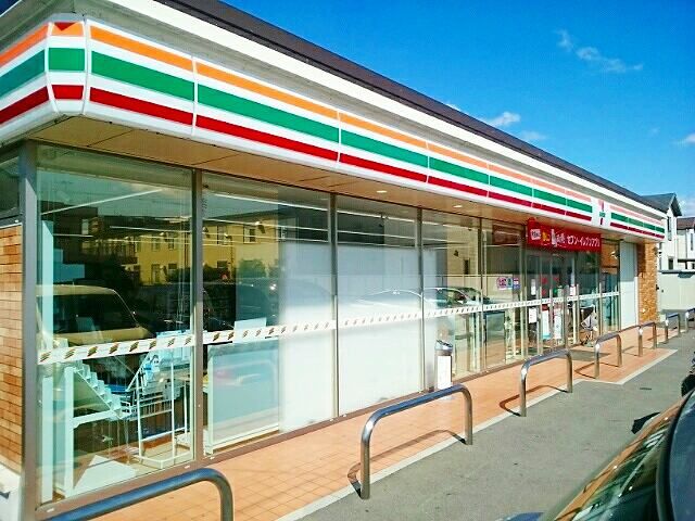 近くのセブンイレブン　小信中新田町店まで120m（徒歩2分）