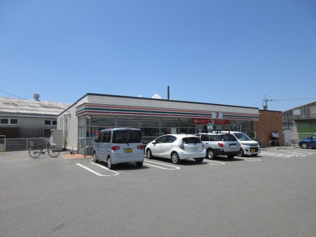 近くのセブンイレブン大川鐘ヶ江店まで460m（徒歩6分）