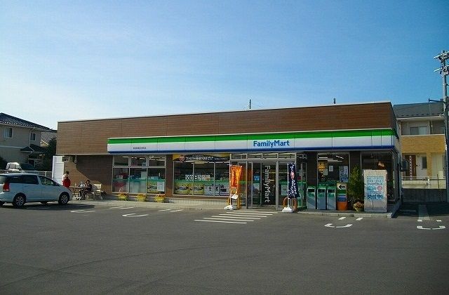 近くのファミリーマート 日吉町店まで600m(徒歩8分)