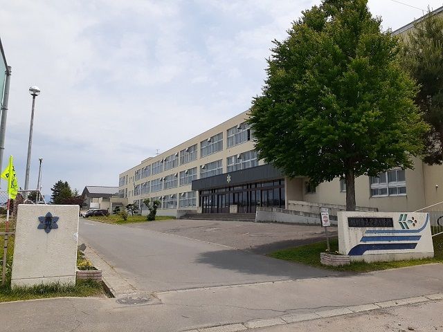 近くの旭川市立東光小学校まで1,100m（徒歩14分）