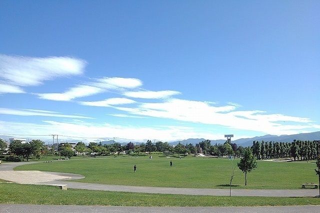 近くの石狩ふれあいの杜公園まで350m(徒歩5分)