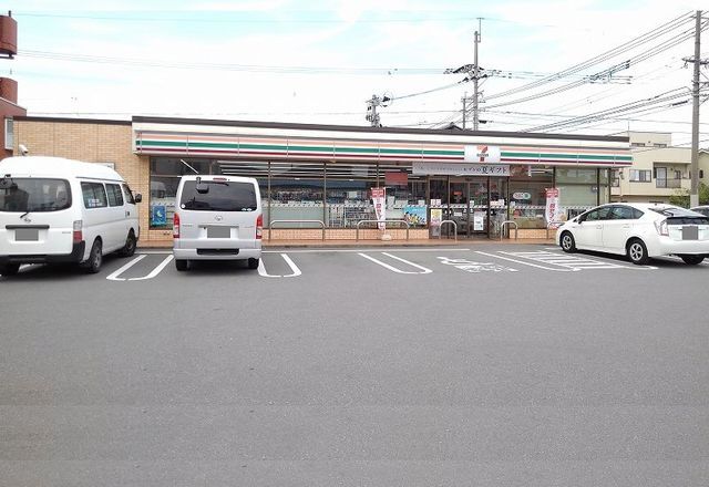 近くのセブンイレブンまで850m（徒歩11分）