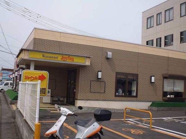 近くのジョイフル三川店まで1,800m（徒歩23分）