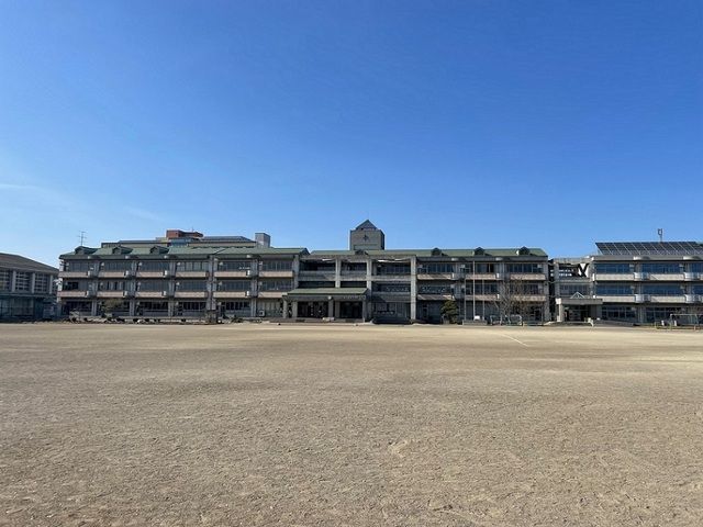 近くの大崎市立古川第五小学校まで1,200m（徒歩15分）