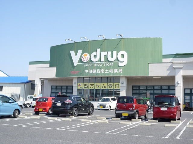 近くのＶドラッグまで750m（徒歩10分）