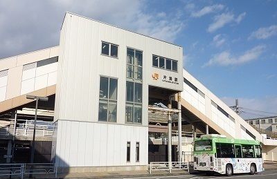 近くの駅まで1,050m（徒歩14分）