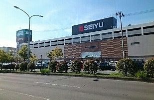 近くのザ・モールまで150m（徒歩2分）