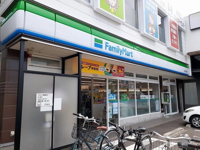 近くのファミリーマート長町南駅店まで300m（徒歩4分）