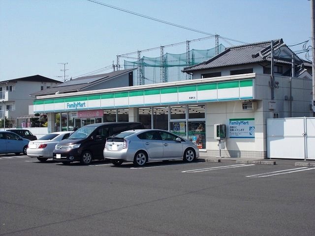 近くのコンビニまで220m（徒歩3分）