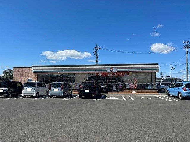 近くのセブンイレブン亘理東郷店まで500m（徒歩7分）