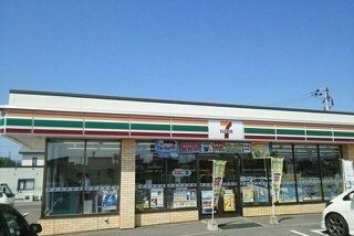 近くのセブンイレブン神楽岡１４条店まで1,400m（徒歩18分）