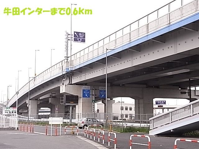 近くの牛田インターまで600m（徒歩8分）