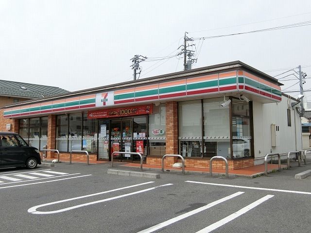 近くのコンビニまで500m（徒歩7分）