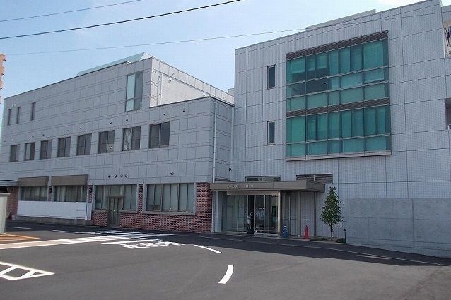 近くの真泉会第一病院様まで950m（徒歩12分）