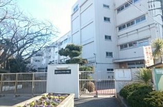 近くの千秀小学校まで208m（徒歩3分）