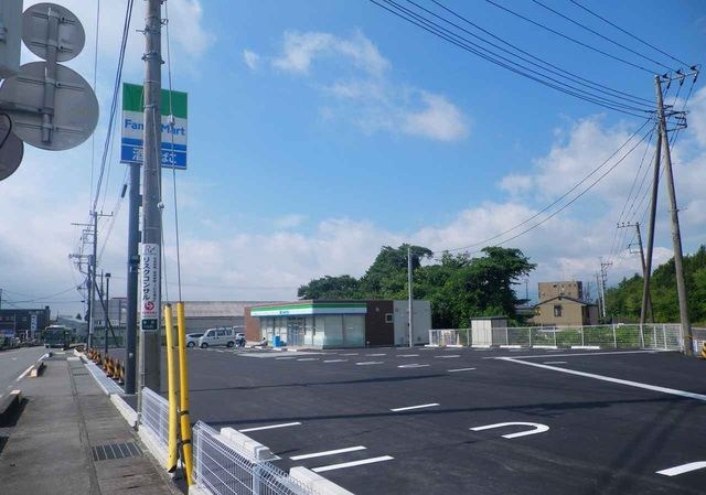 近くのファミリーマート御殿場二の岡店まで1,700m(徒歩22分)