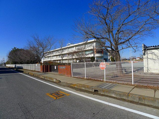 近くの邑楽町立中野東小学校まで450m(徒歩6分)