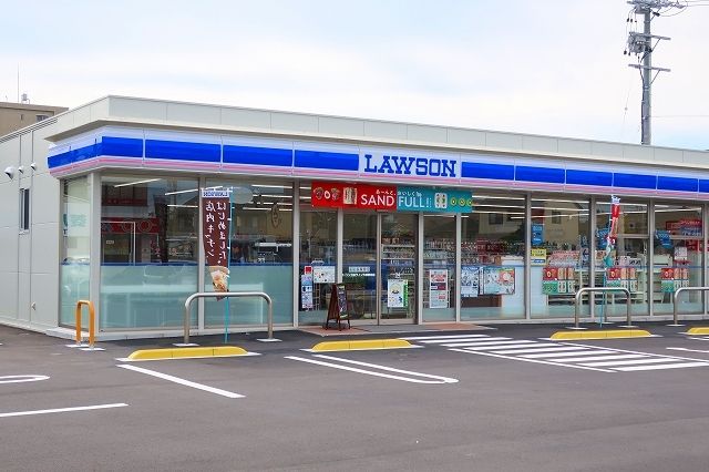 近くのコンビニまで600m（徒歩8分）