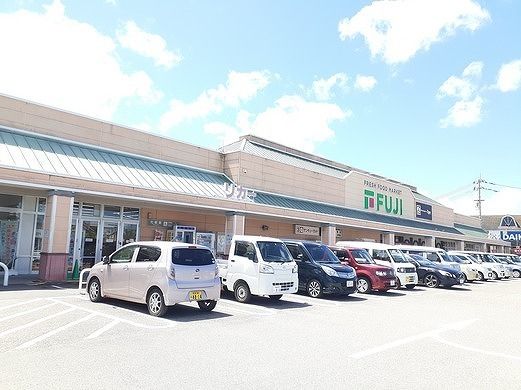 近くのフジ垣生店様まで1,400m(徒歩18分)