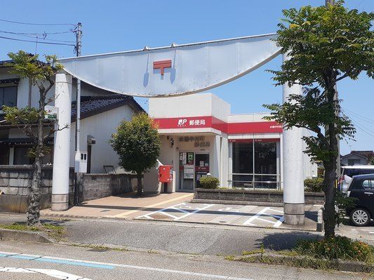 近くの郵便局まで450m（徒歩6分）